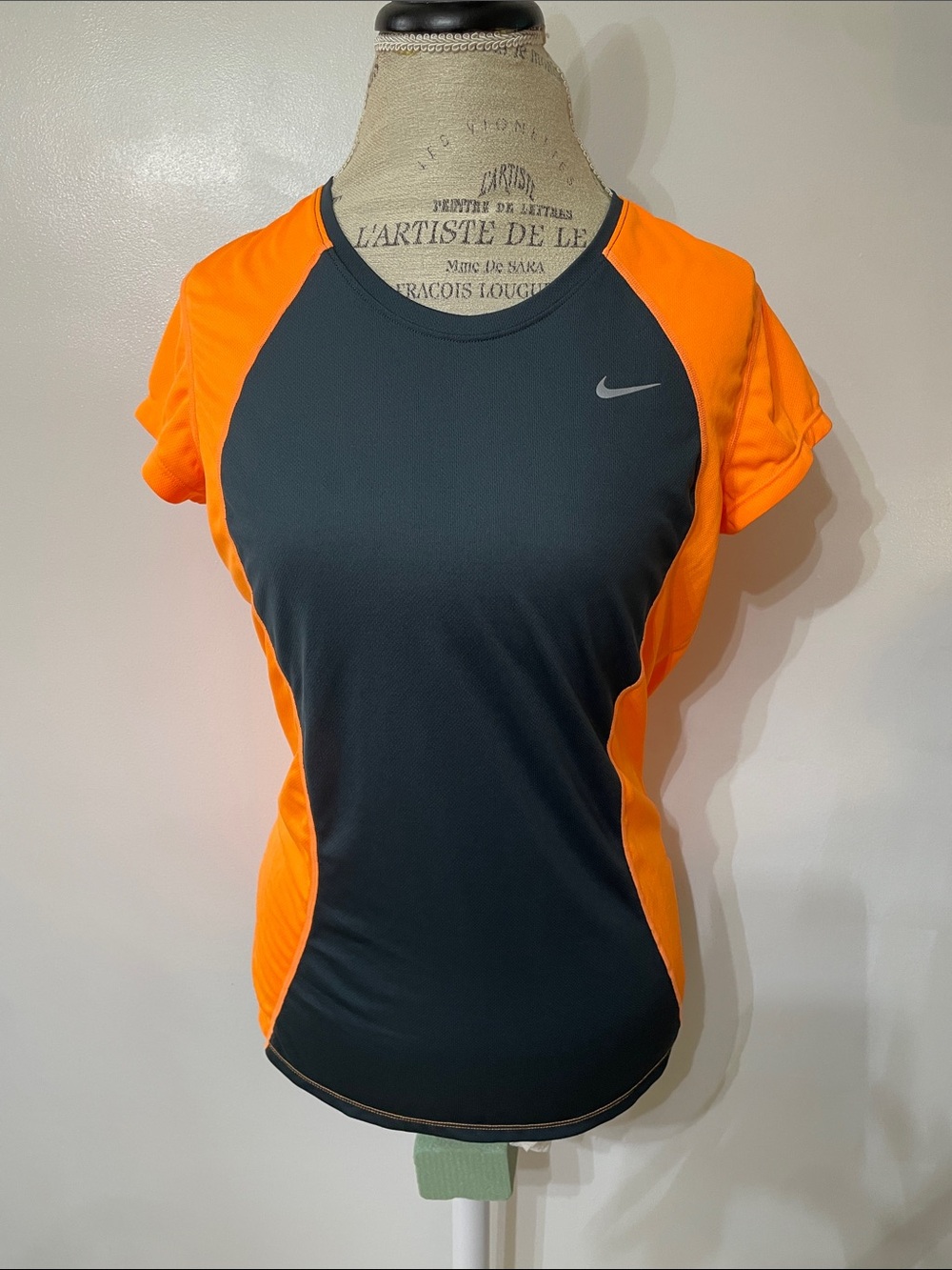 Nike Women's Black and Orange Performance Short Sleeve Tee